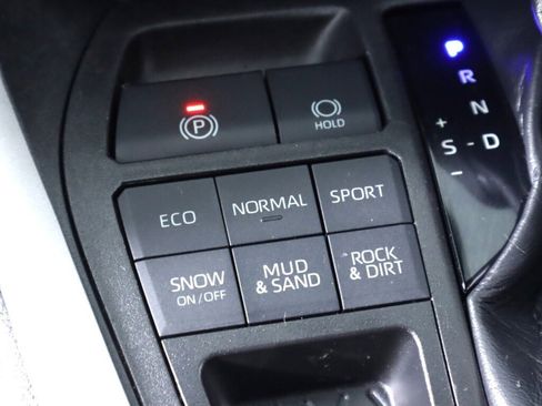 Used 2021 Toyota RAV4 XLE w/ XLE Grade Weather Package AWD/4WD image 24