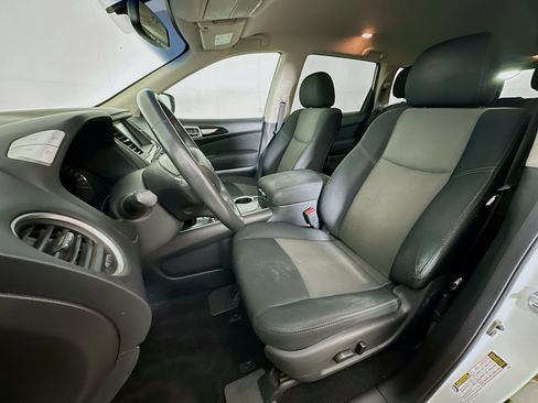 Used 2017 Nissan Pathfinder SV FWD image 13