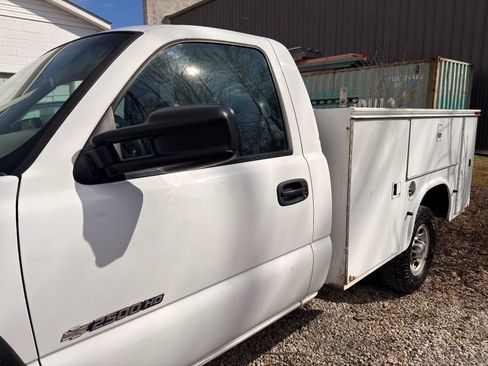 Used 2007 Chevrolet Silverado 2500 W/T image 2