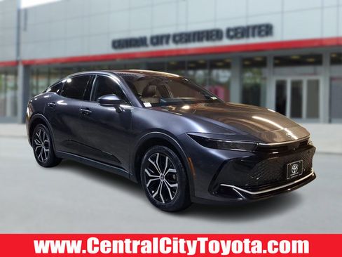 Used 2024 Toyota Crown Limited image 1