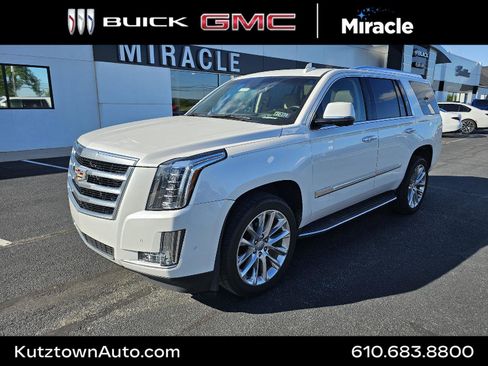 Used 2017 Cadillac Escalade Luxury AWD/4WD image 1