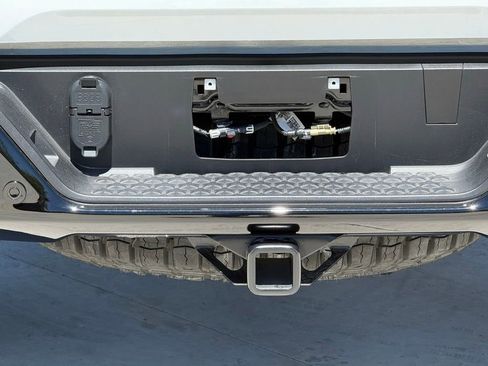 Used 2024 Chevrolet Colorado ZR2 w/ Technology Package AWD/4WD image 35