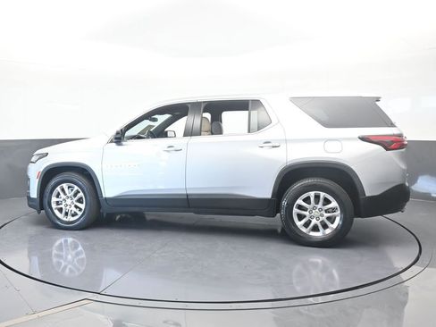 Used 2022 Chevrolet Traverse LS image 3