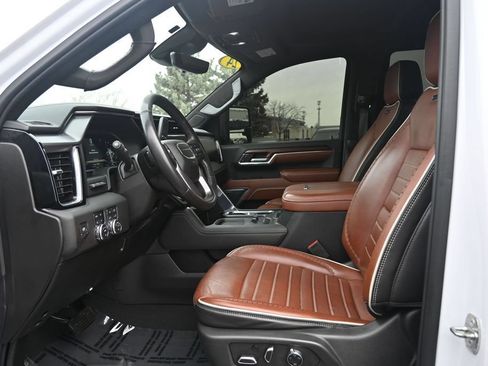 Used 2024 GMC Sierra 3500 Denali Ultimate AWD/4WD image 18