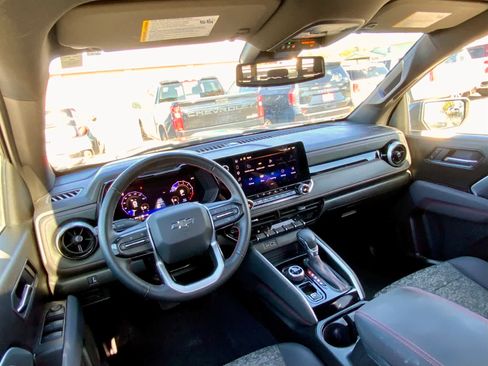 Used 2025 Chevrolet Colorado Z71 AWD/4WD image 25