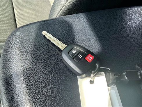 Used 2016 Toyota RAV4 LE image 10