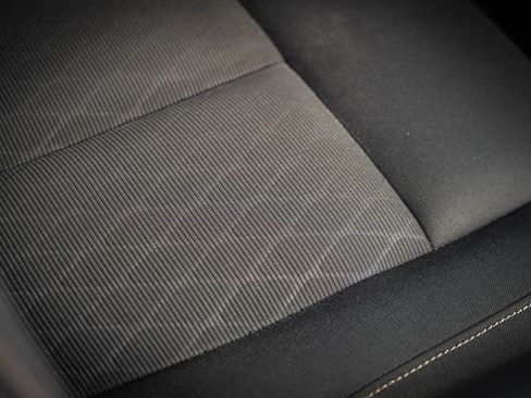 Used 2018 Nissan Titan SV w/ SV Convenience Package image 15