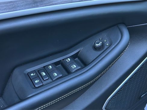 Used 2022 Jeep Grand Cherokee Limited image 9