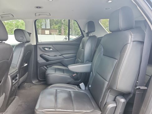 Used 2020 Chevrolet Traverse LT w/ LT Premium Package FWD image 19