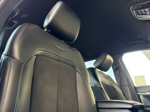 Used 2023 Jeep Grand Cherokee Trailhawk image 16