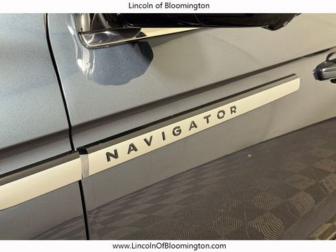 Used 2025 Lincoln Navigator L Reserve image 13