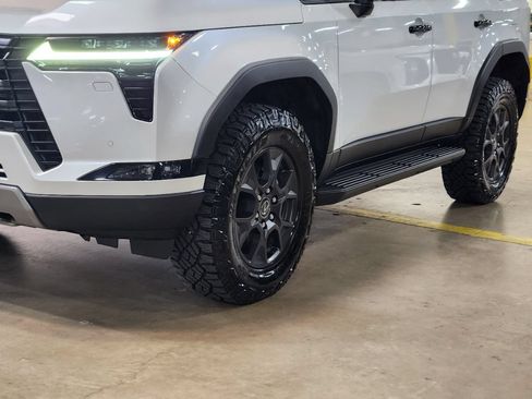 Used 2024 Lexus GX 550 AWD/4WD image 17
