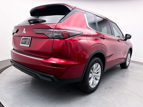 New 2025 Mitsubishi Outlander ES image 7