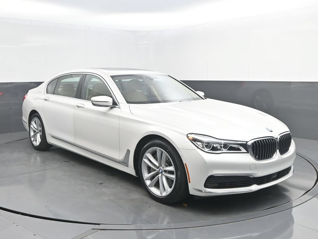Used 2019 BMW 750i w/ Executive Package RWD image 9