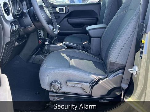 Used 2025 Jeep Wrangler Willys image 13