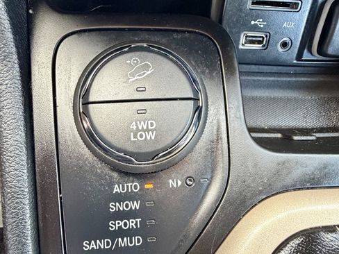 Used 2016 Jeep Cherokee Limited AWD/4WD image 16