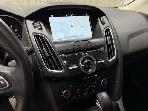 Used 2018 Ford Focus SEL w/ Cold Weather Package FWD image 12
