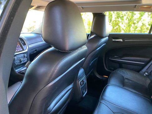 Used 2019 Chrysler 300 Limited AWD/4WD image 44