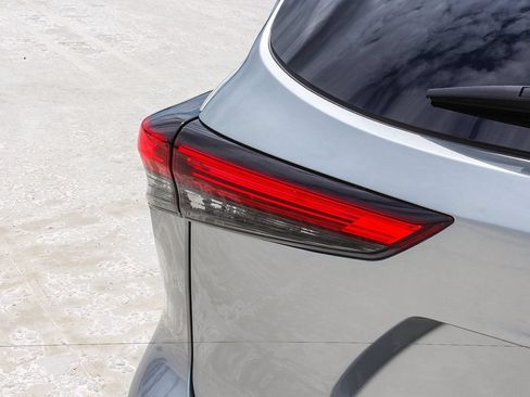 Used 2023 Toyota Highlander XLE FWD image 7