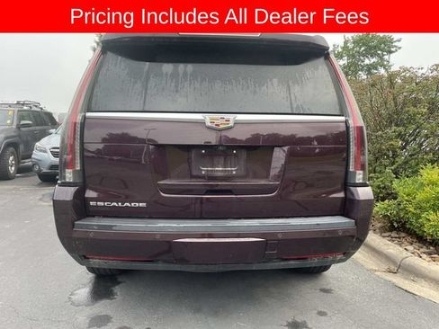 Used 2017 Cadillac Escalade Premium Luxury AWD/4WD image 6