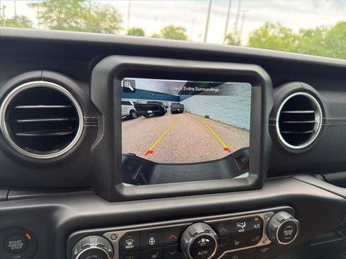 Used 2021 Jeep Gladiator Overland w/ Popular Equipment Package AWD/4WD image 31