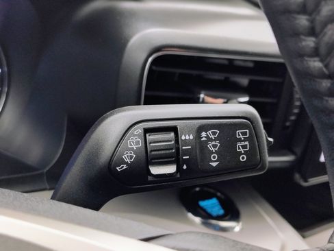 Used 2023 Ford Explorer XLT w/ Equipment Group 202A image 43