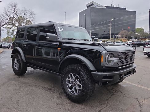 Used 2023 Ford Bronco Badlands image 7