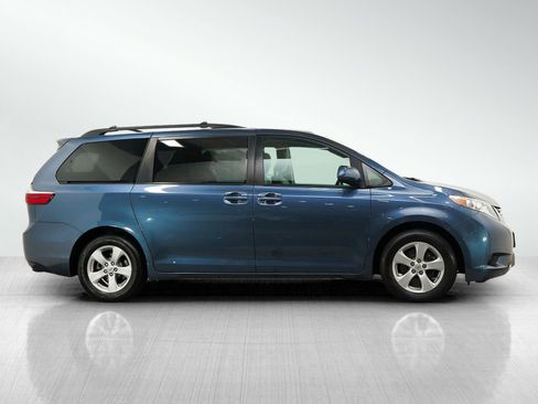 Used 2016 Toyota Sienna LE FWD image 6