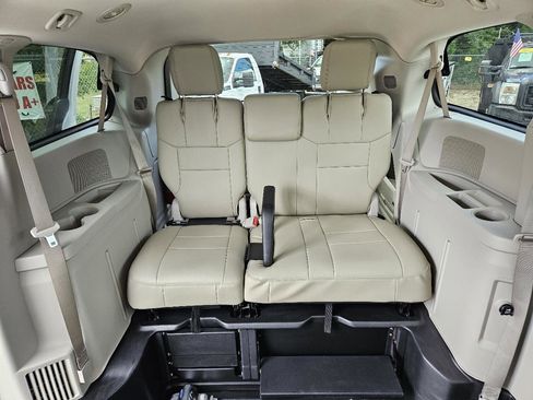 Used 2019 Dodge Grand Caravan SE w/ Power Convenience Group I FWD image 17