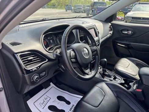 Used 2021 Jeep Cherokee Latitude Plus AWD/4WD image 8