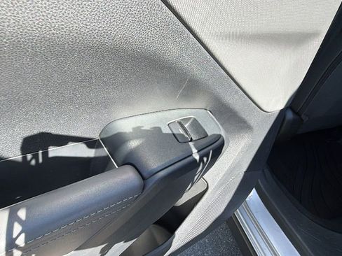 Used 2025 Subaru Crosstrek 2.0i Premium image 15