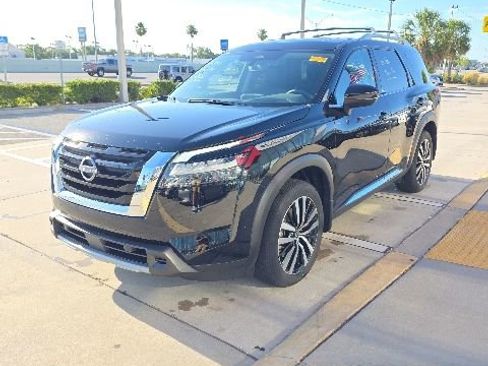 Used 2025 Nissan Pathfinder Platinum w/ Cargo Package AWD/4WD image 8