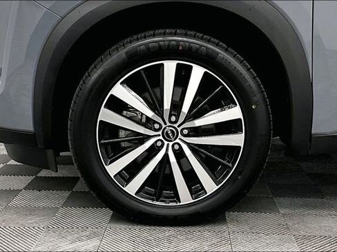 Used 2025 Nissan Pathfinder Platinum AWD/4WD image 10