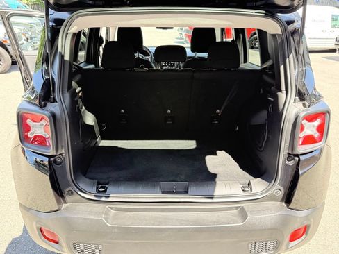 Used 2023 Jeep Renegade Latitude w/ Premium Group AWD/4WD image 27