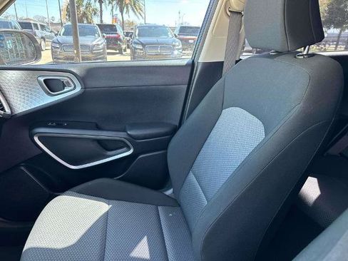 Used 2021 Kia Soul LX FWD image 17