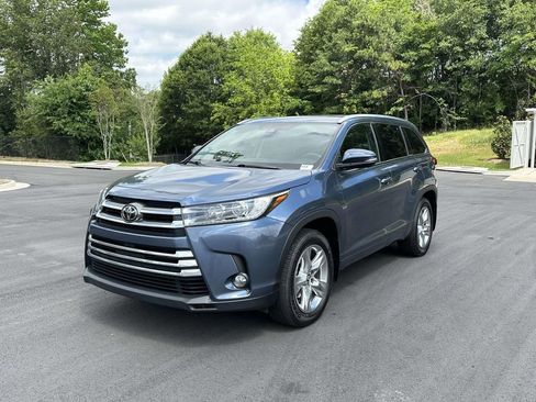 Used 2017 Toyota Highlander Limited AWD/4WD image 3