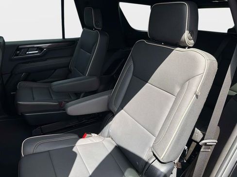 Used 2025 GMC Yukon Elevation image 12