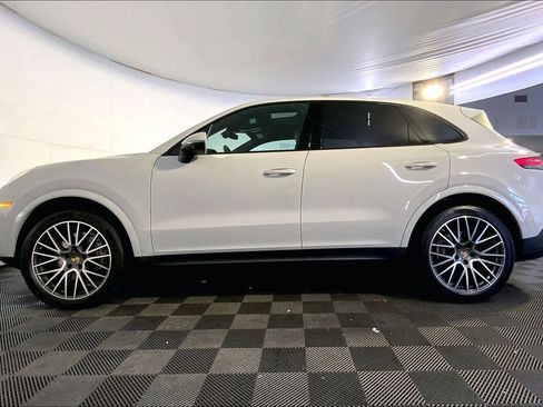 Used 2022 Porsche Cayenne Platinum Edition image 2