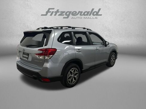 Used 2024 Subaru Forester Premium AWD/4WD image 5