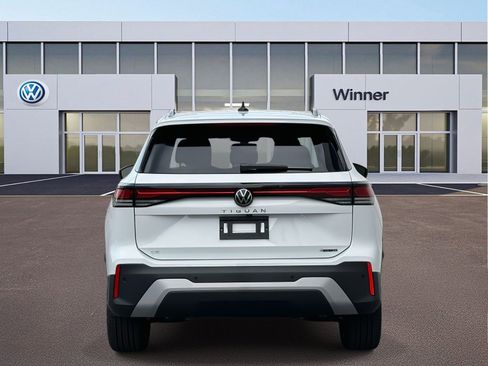 New 2025 Volkswagen Tiguan SE image 4