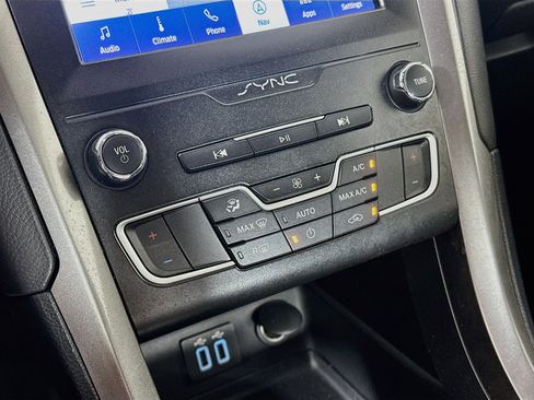 Used 2020 Ford Fusion SE FWD image 24
