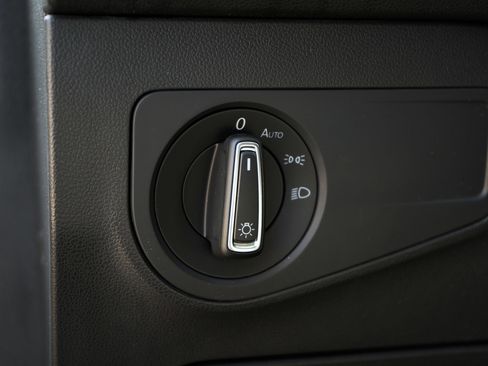 Used 2020 Volkswagen Tiguan SE w/ Panoramic Sunroof Package image 39