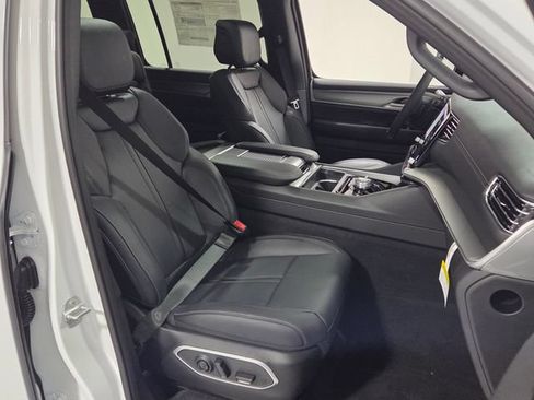 New 2026 Jeep Grand Wagoneer Limited w/ Premium Group II AWD/4WD image 17