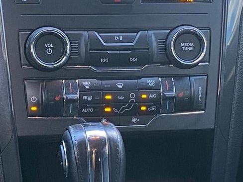 Used 2018 Ford Explorer XLT w/ Equipment Group 202A AWD/4WD image 11