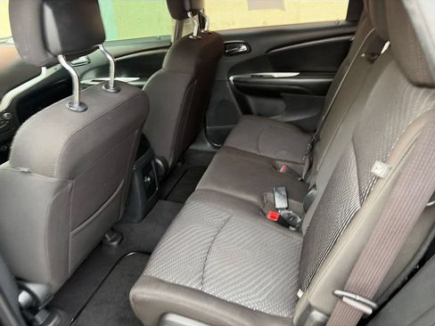 Used 2019 Dodge Journey SE w/ Connectivity Group FWD image 7