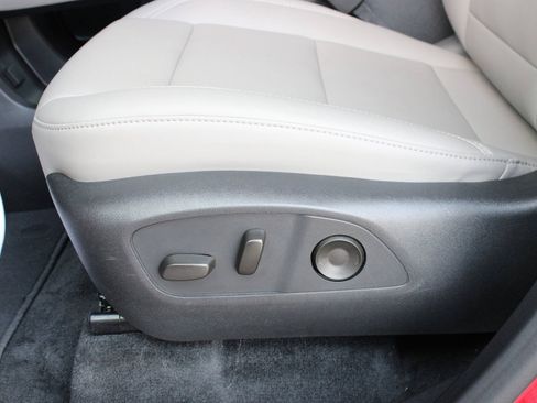 Used 2026 GMC Acadia Elevation w/ Elevation Premium Package FWD image 12