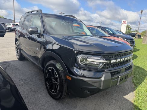Used 2025 Ford Bronco Sport Outer Banks w/ Outer Banks Tech Package+ AWD/4WD image 2