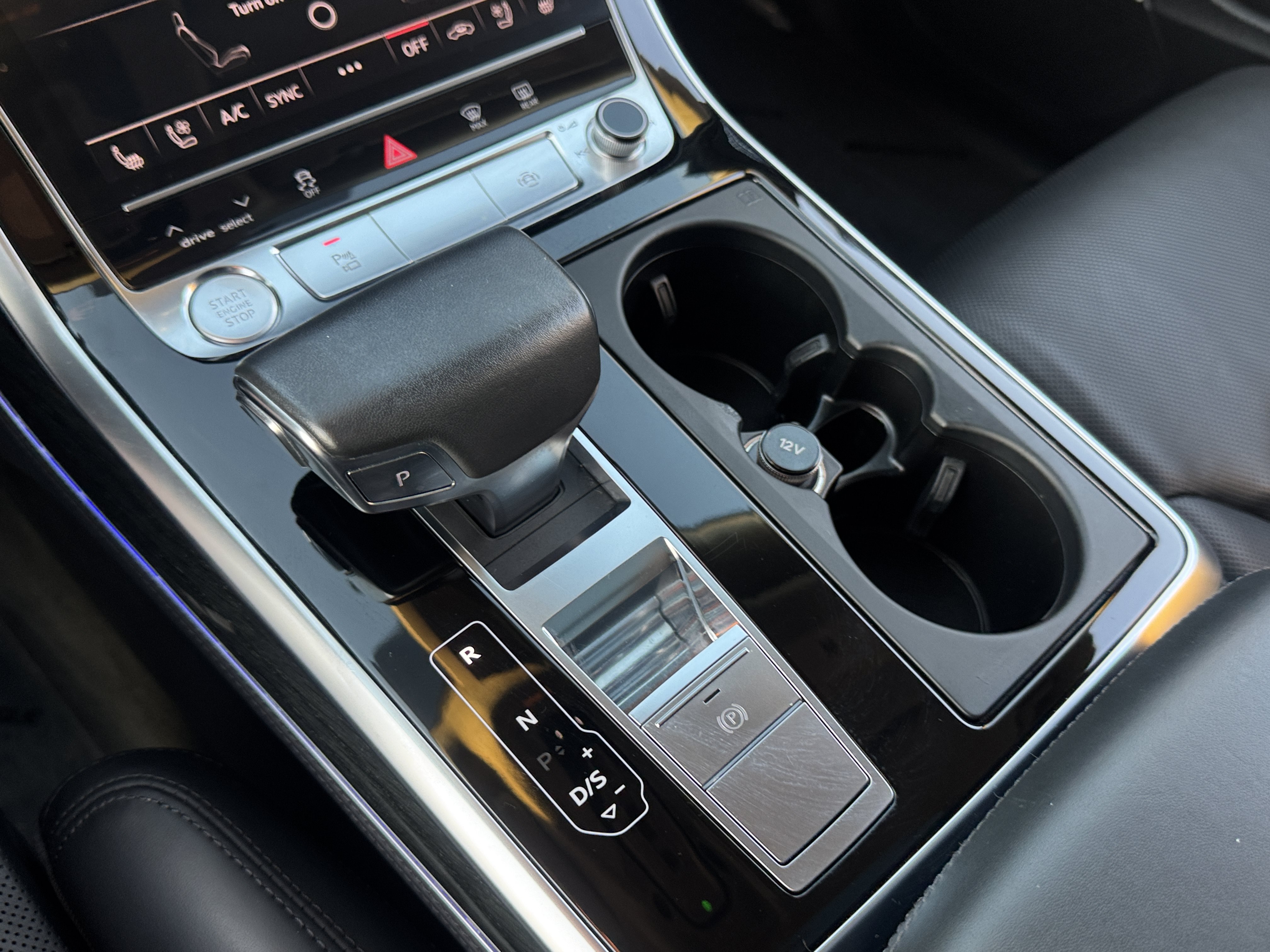 Used 2019 Audi Q8 Prestige w/ Luxury Package AWD/4WD image 24