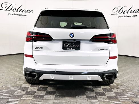 Used 2024 BMW X5 xDrive40i w/ M Sport Package AWD/4WD image 4