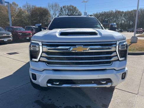Used 2024 Chevrolet Silverado 2500 High Country w/ Technology Package image 12